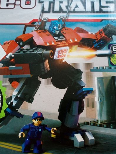 Transformers KRE-O Optimus Prime v Megatron