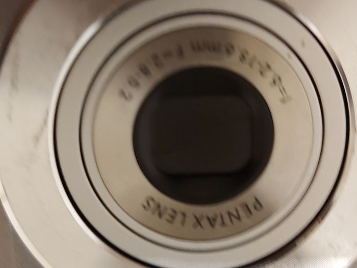 PENTAX 7 Megapixels Digital Camera, takes 2 AA Batterys, works fine, in very good cosmetic condition