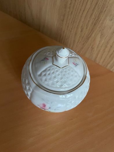 Donegal Parian China sugar bowl in the "Irish Rose" pattern