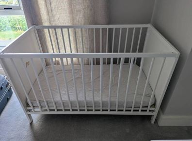 Cot bed 120 x 60cm