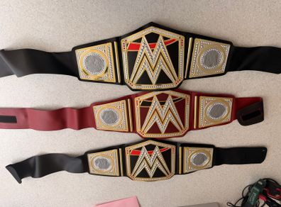 WWE costume belts 7euro each 1 black sold
