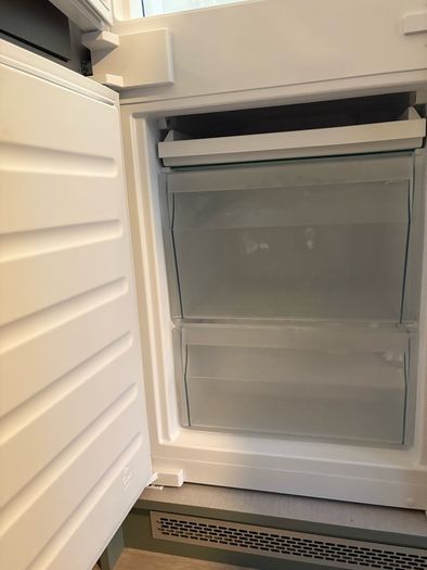 Indesit 70 30 Integrated fridge freezer