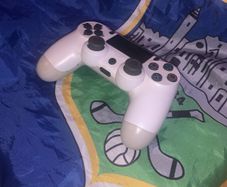 PS4 controller
