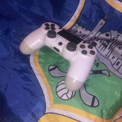 PS4 controller