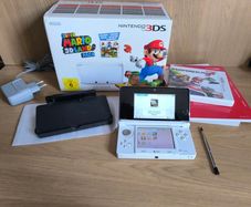 Nintendo 3DS Ice White Super Mario 3D Land boxed