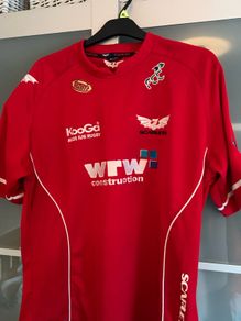 scarlets rugby jersey