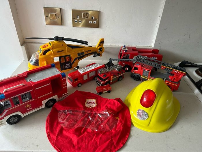 fireman sam fire engine and fire helmet bundle