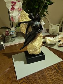 Ocean experience figurine