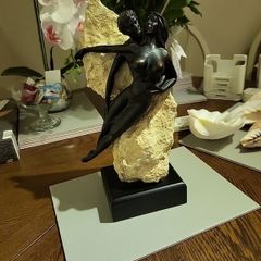Ocean experience figurine