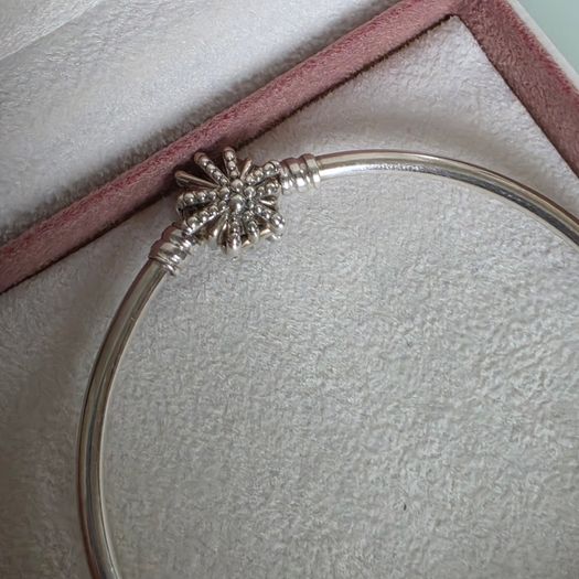 Pandora fireworks bangle bracelet very good condition,for the right size please check the last photo.