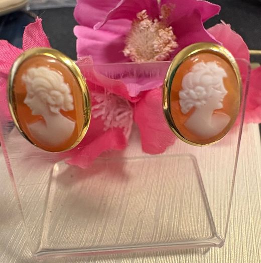 Vintage 9ct Gold Cameo Earrings
