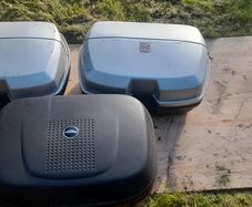 Givi motorcycle touring hard cases with Wingrack and Top Case Plate