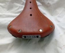 Brooks B17 saddle.