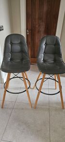 bar stools used