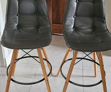 bar stools used