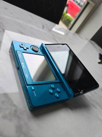 Nintendo 3ds aqua blue