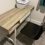 Office desk and chair Image 3