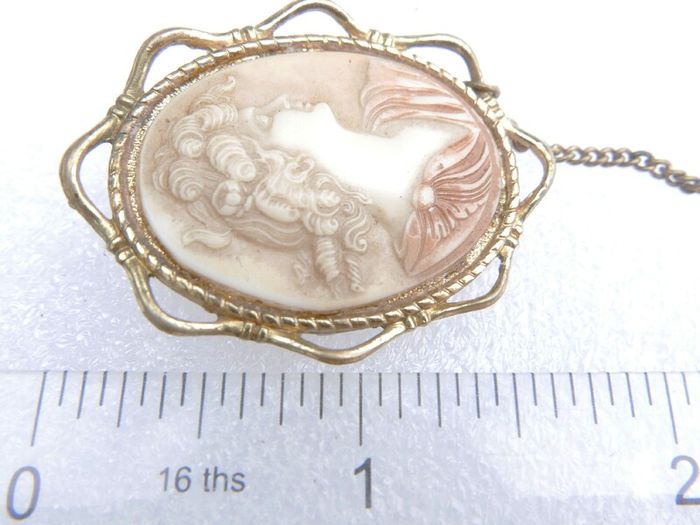 Vintage Gold Plated Shell Ornate Cameo