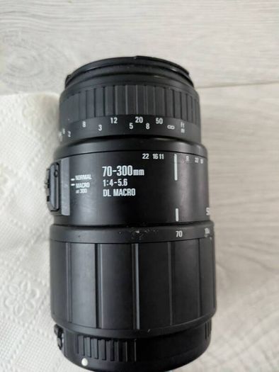 Sigma 70-300mm F4-5.6 DL Macro Telephoto Zoom Lens  70-300mm
