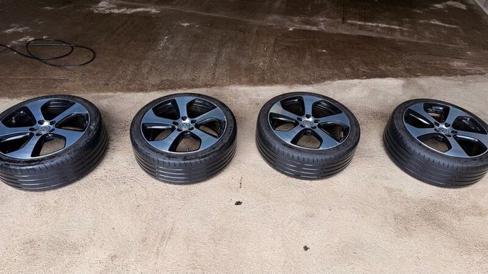 VW Golf GTI Austin 18 Alloy Wheels + Tyres 225/40