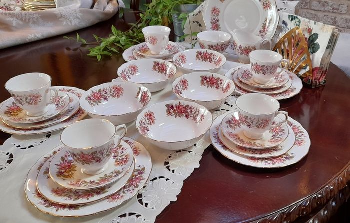 Colclough "Wayside" tea and dinnerware