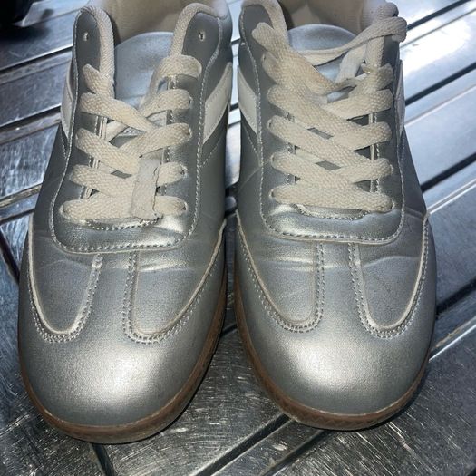 metallic runners