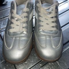 metallic runners