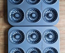 mini bundt cake tins