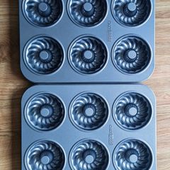 mini bundt cake tins