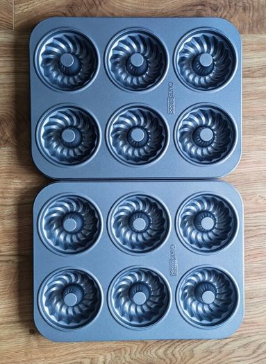 mini bundt cake tins