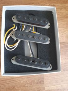 Sliders '69 Grey Bottom Strat Pickups