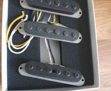 Sliders '69 Grey Bottom Strat Pickups
