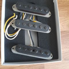 Sliders '69 Grey Bottom Strat Pickups
