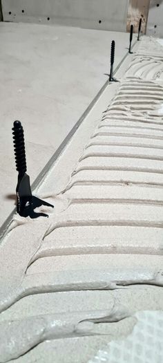 Tile leveling