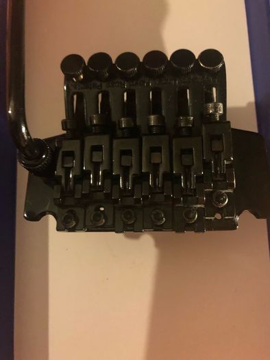 Floyd Rose tremolo double locking system