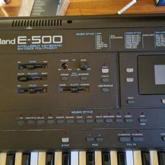 Roland E-500 keyboard