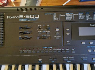 Roland E-500 keyboard