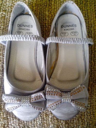Silver Shoes. Junior 13