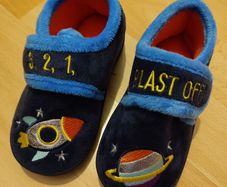 NEW Size 8 Slippers
