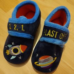 NEW Size 8 Slippers