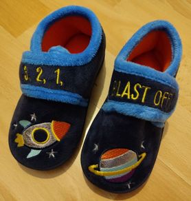 NEW Size 8 Slippers