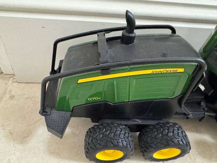 Bruder John Deere C441R Baler / Wrapper