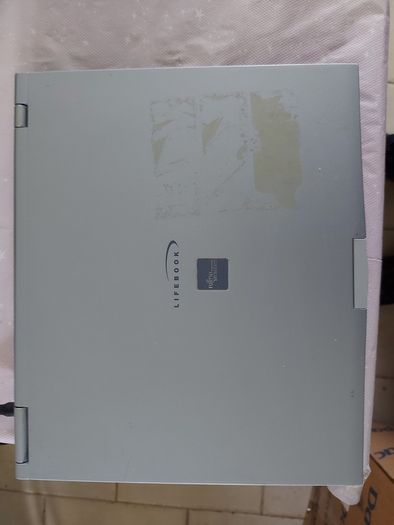 Rare Vintage Fujitsu Siemens Lifebook, E Series, FPC07048B Part number CP127259, Running Windows 2000 Professional, uses 3.5 floppy disk, 20GB HDD, amd all the connecting Ports from 30 years ago Era