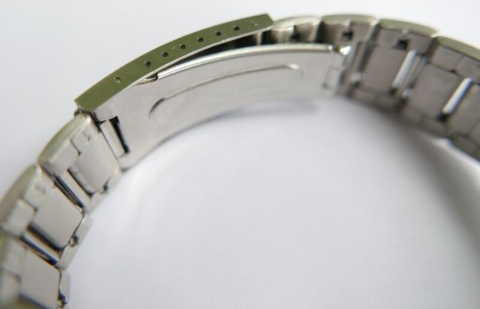 D'Alton Digital Wristwatch - Metal Bracelet and Water Resistance - fresh battery