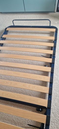 Flat fold-down rollaway bed