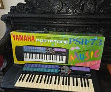 Yamaha Portatone PSR-73 Electronic Keyboard