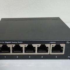TP-Link TL-SG105S 5 Port Gigabit Ethernet Network Switch, Ethernet Splitter 1 to 4, Network 4 Way Ethernet Hub, Desktop & Wall-Mounting, Sturdy Metal Case, Fanless, Plug & Play, Energy-Saving