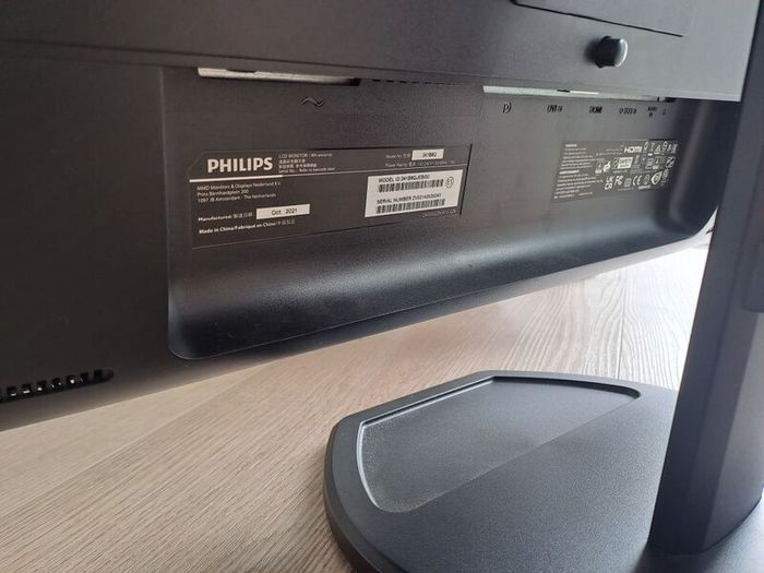 3x Philips Brilliance 24 IPS Full HD Monitor .