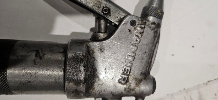 grease guns pumps