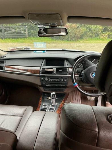 BMW X5 commercial